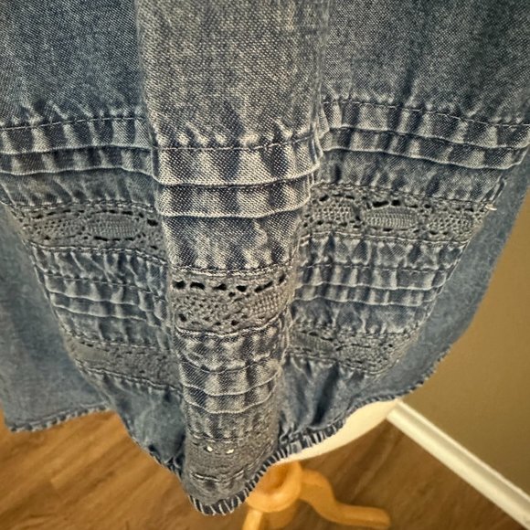 Lauren Conrad Blue Chambray Acid Wash Long Sleeve Ruffle Pullover Size Large - Picture 8 of 10